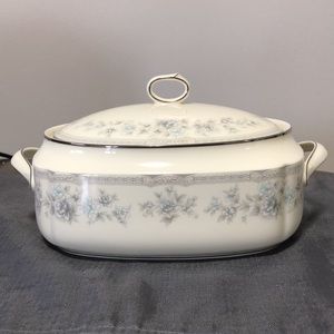 🌟EUC🌟VINTAGE NORITAKE🌟FINE BONE CHINA. BUENAVISTA PATTERN COVERED SERVER DISH